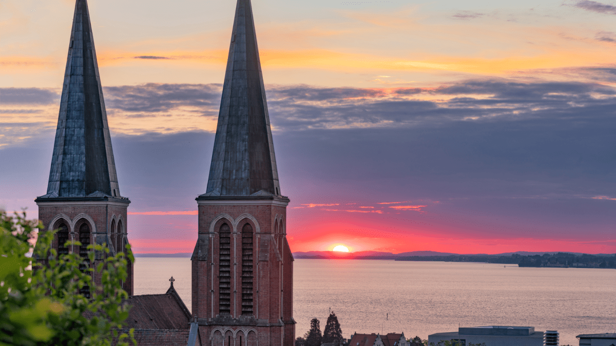Herz Jesu Kirche in Bregenz bei Sonnenuntergang